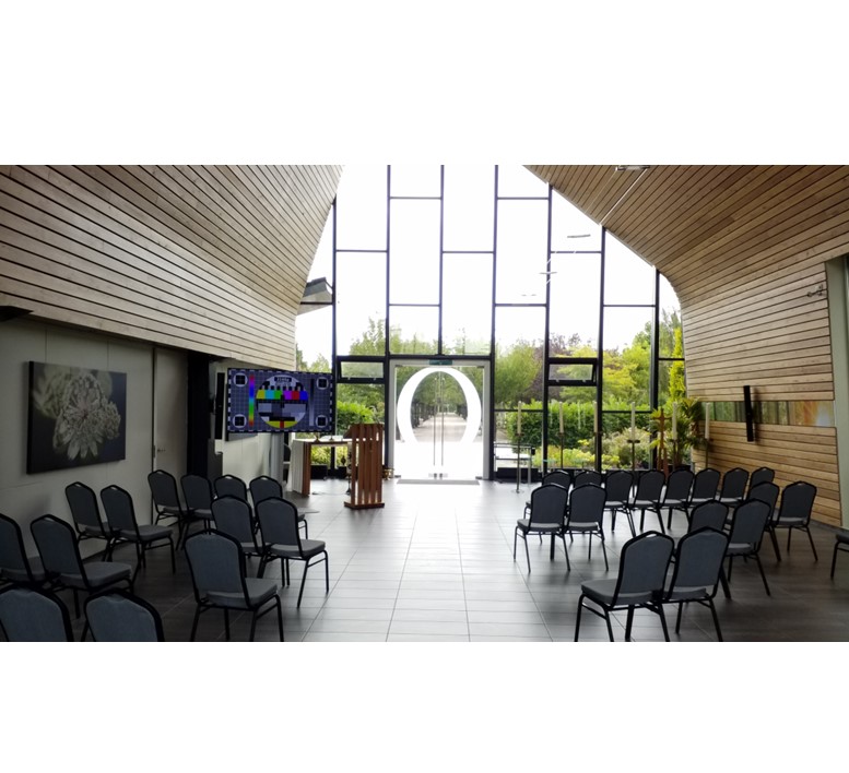 75_inch_LED_4K_monitor_incl_designvoet_huren_te_huur_1 GE102001